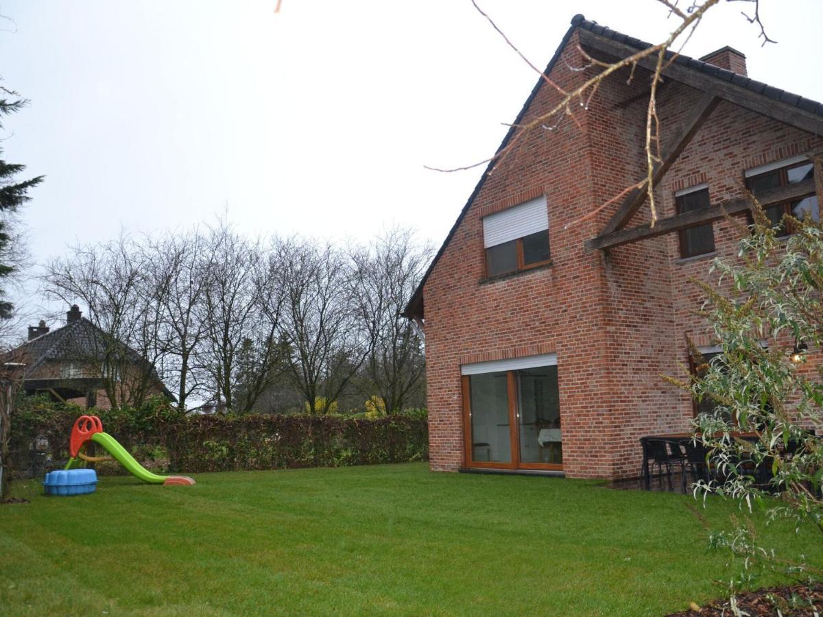 Welcoming Villa In Puivelde With Terrace Garden Barbeque Eksteriør billede